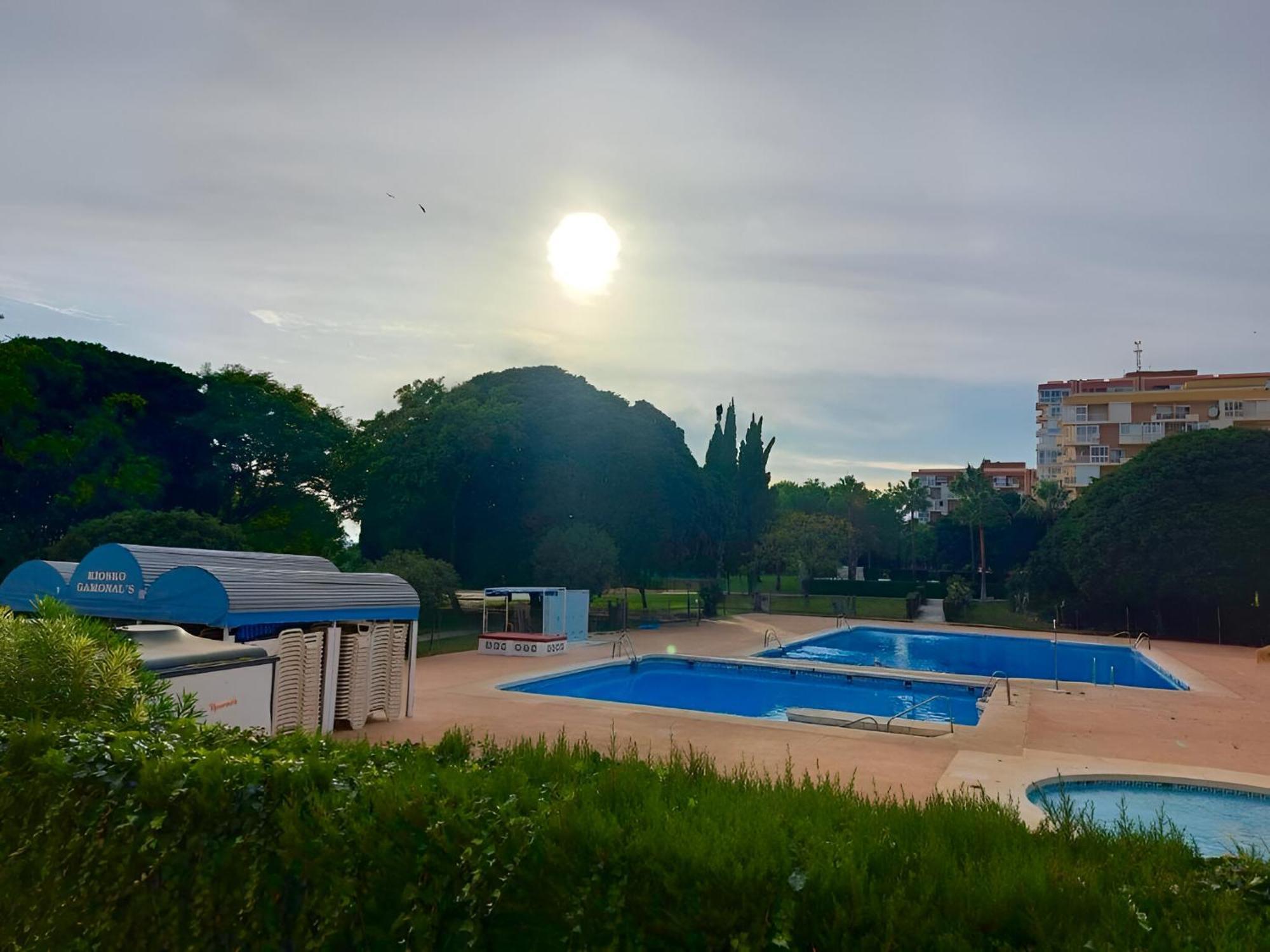 Luxury Suites Sunset Beach ベナルマデナ エクステリア 写真