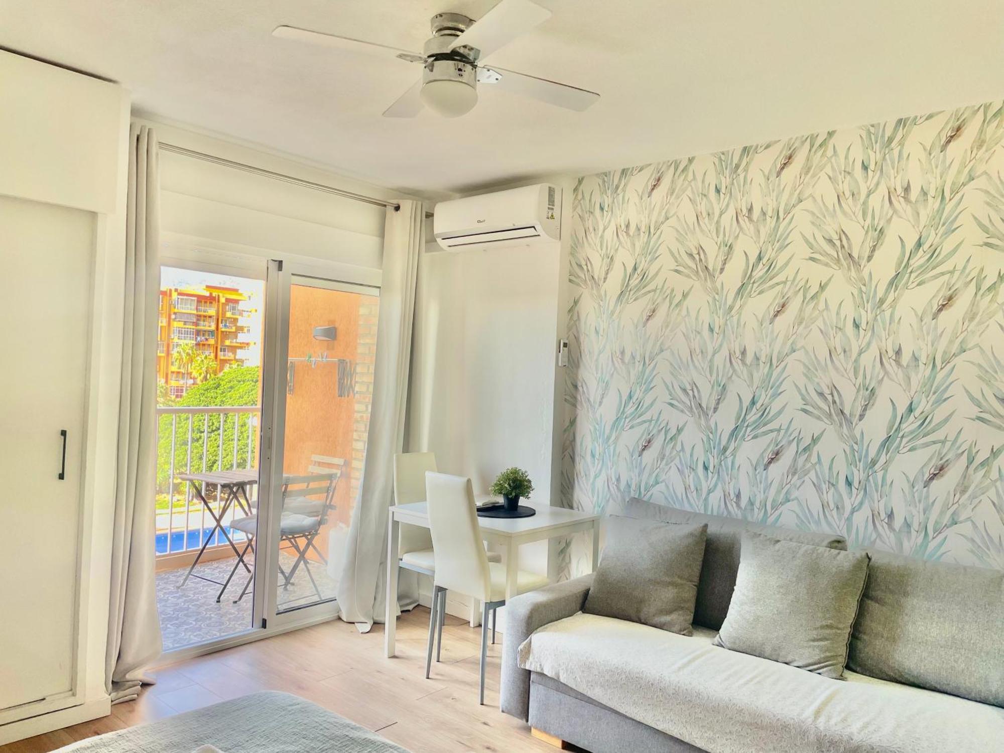 Luxury Suites Sunset Beach ベナルマデナ エクステリア 写真